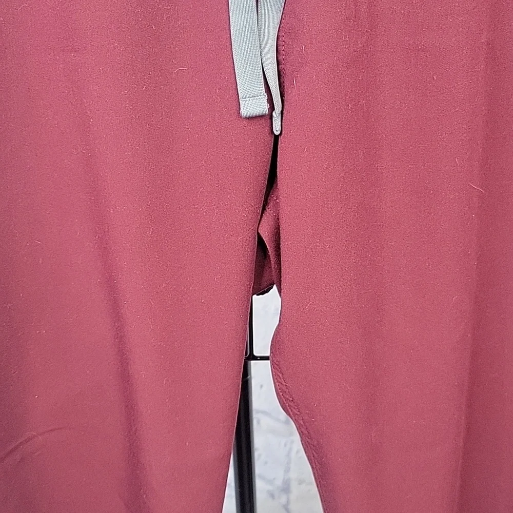 FIGS Burgundy‎ Medical Scrubs Men's Large